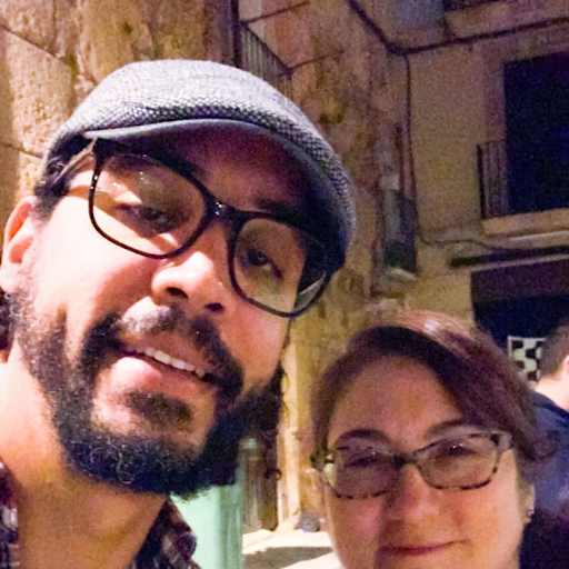 Profile image for pet sitters Denise & Enrique