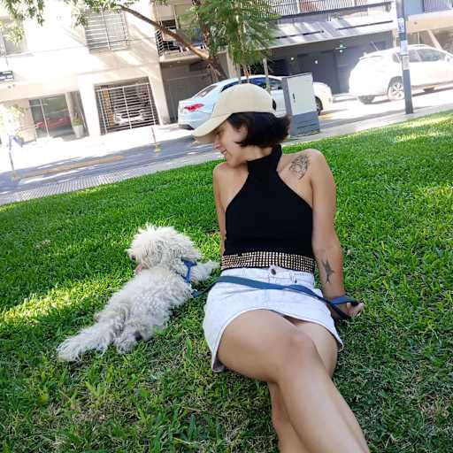 Profile image for pet sitter Damaris Priscila