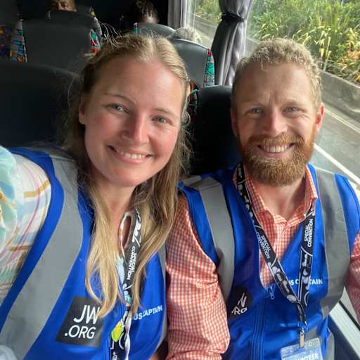 Profile image for pet sitters Rebecca & Royce