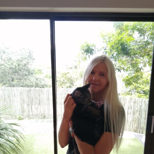 Profile image for pet sitter Erika