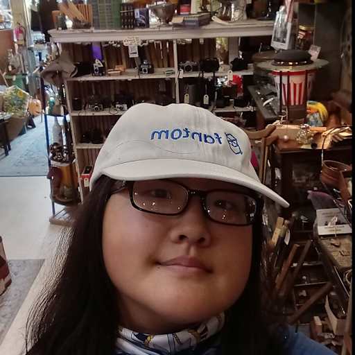 Profile image for pet sitter Maurie