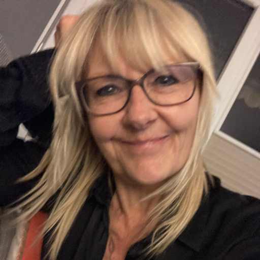 Profile image for pet sitter BETTINA