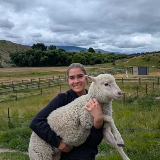 Profile image for pet sitter Lea