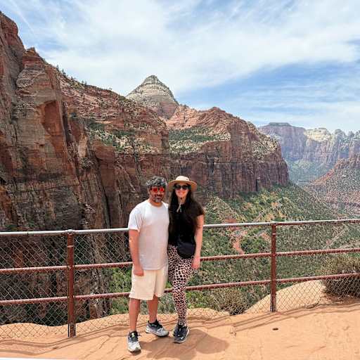 Profile image for pet sitters Emily & Zachary