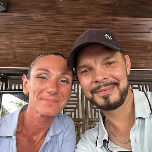 Profile image for pet sitters Jennifer & Nicolas
