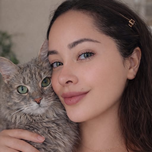 Profile image for pet sitter Vivian