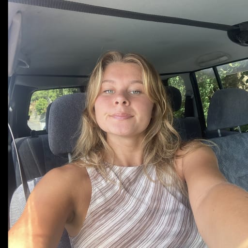 Profile image for pet sitter Bella
