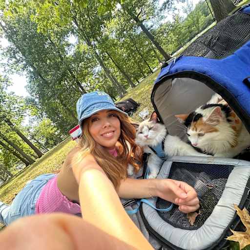 Profile image for pet sitters Sara & Massiel