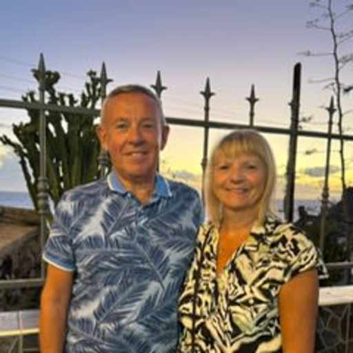 Profile image for pet sitters Wendy & Mark