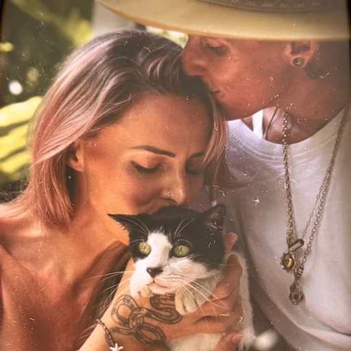 Profile image for pet sitters Erin & Lizz