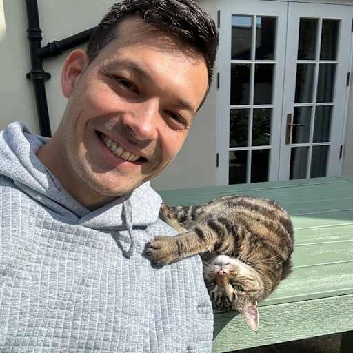 Profile image for pet sitter Ricardo
