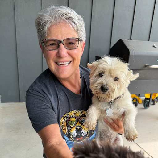 Profile image for pet sitter Leslie