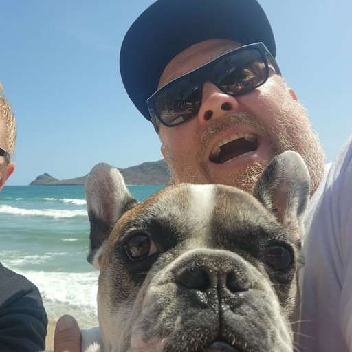 Profile image for pet sitters Aly & Ralf