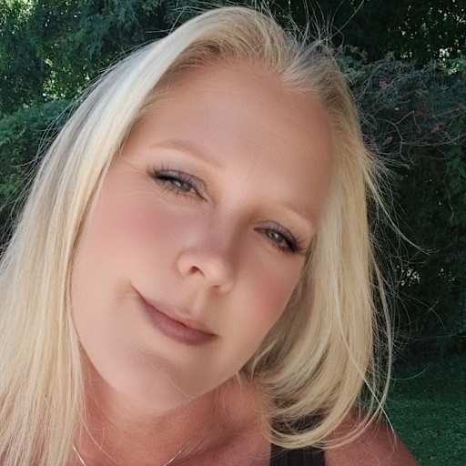Profile image for pet sitter Julie