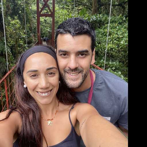 Profile image for pet sitters Juan & Carolina