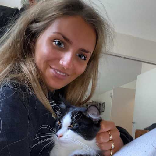 Profile image for pet sitter Charlotte