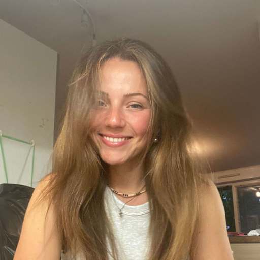 Profile image for pet sitter Chloé
