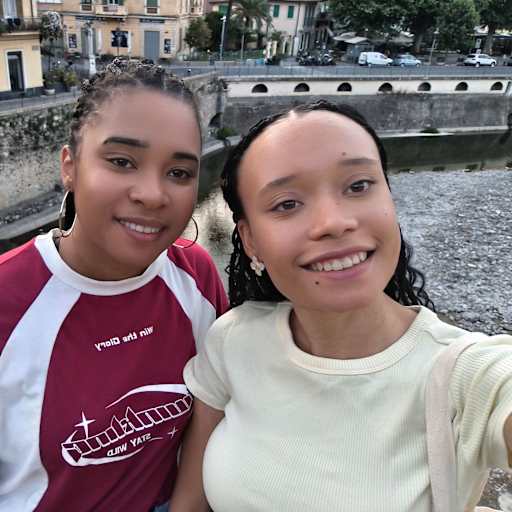 Profile image for pet sitters Maïlane & Naomie