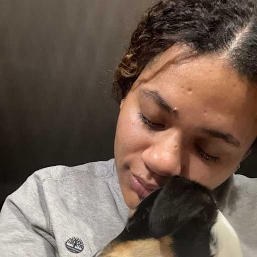 Profile image for pet sitter thylane