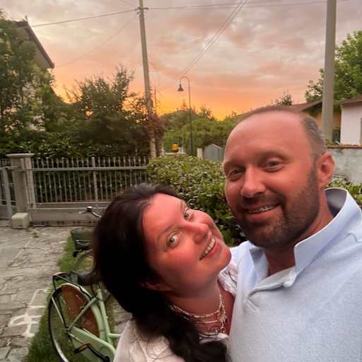 Profile image for pet sitters Alena & Alexander