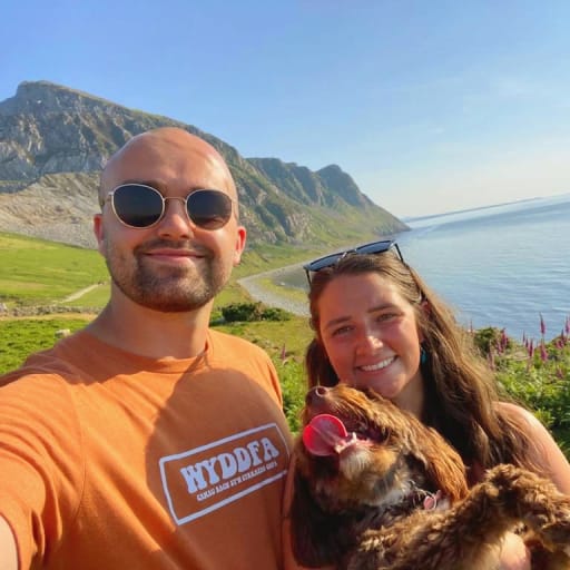 Profile image for pet sitters Manon & Ifan