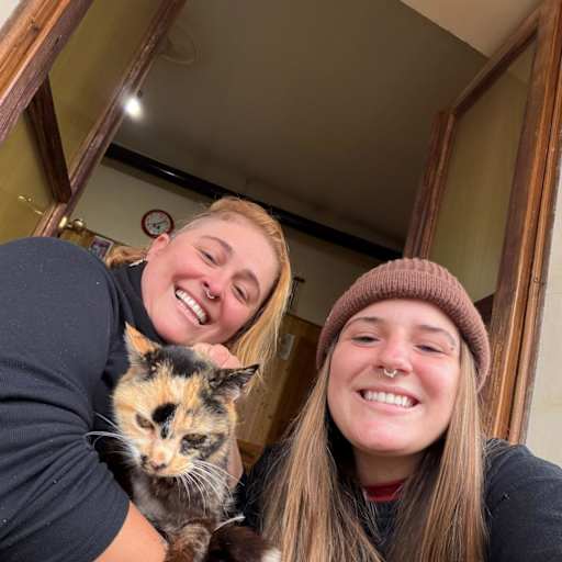 Profile image for pet sitters Valéria & Luana