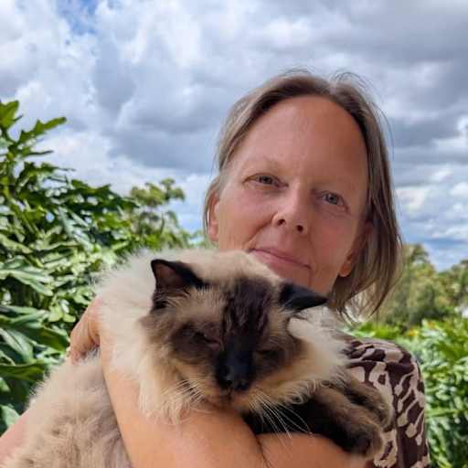 Profile image for pet sitter Heli