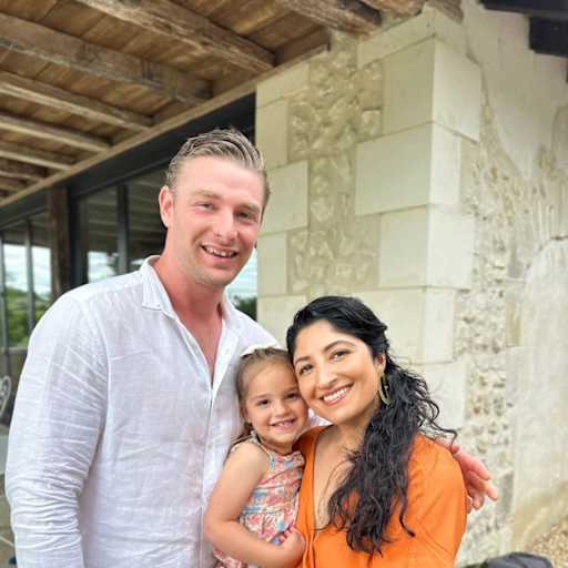 Profile image for pet sitters Saima & Michael 