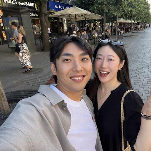 Profile image for pet sitters Jiseon & Jounggeen