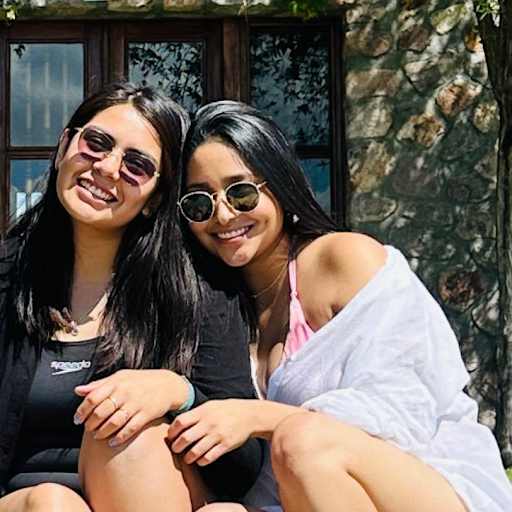 Profile image for pet sitters Alexis Aimee & Silvia Jazmín