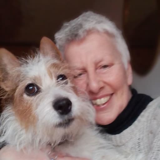 Profile image for pet sitter Lyn