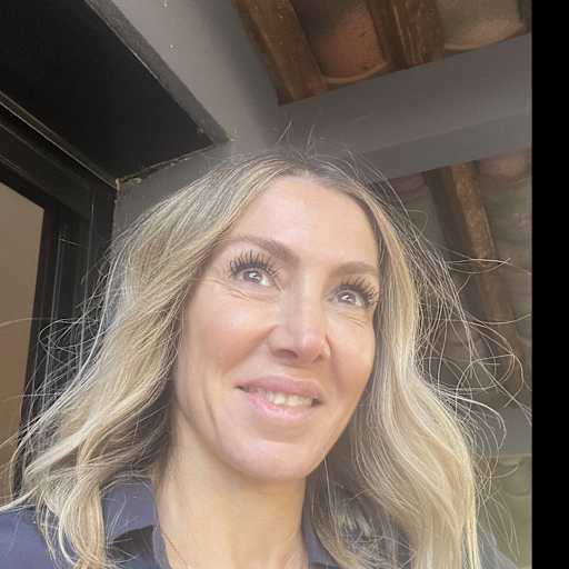 Profile image for pet sitter Karine