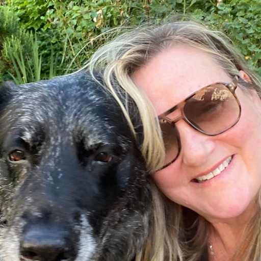 Profile image for pet sitter traci