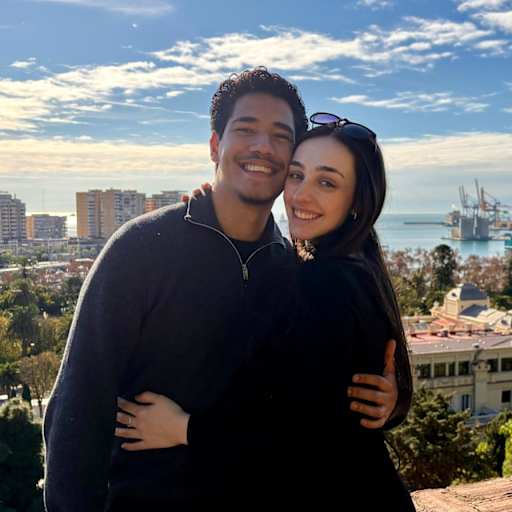 Profile image for pet sitters Vitor & Larissa