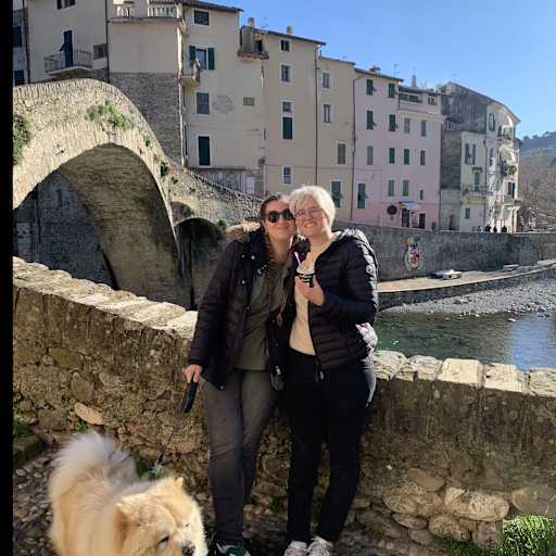 Profile image for pet sitters Jill Angie & Léa