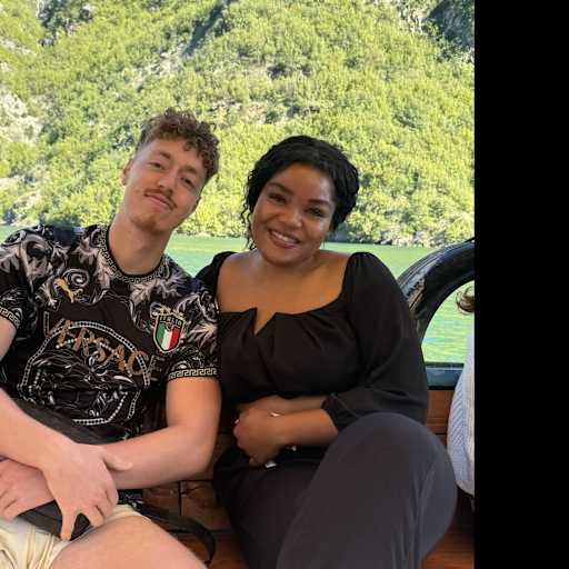 Profile image for pet sitters Rayhane & Yasmine