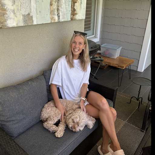 Profile image for pet sitter Dagne