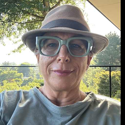 Profile image for pet sitter Linda