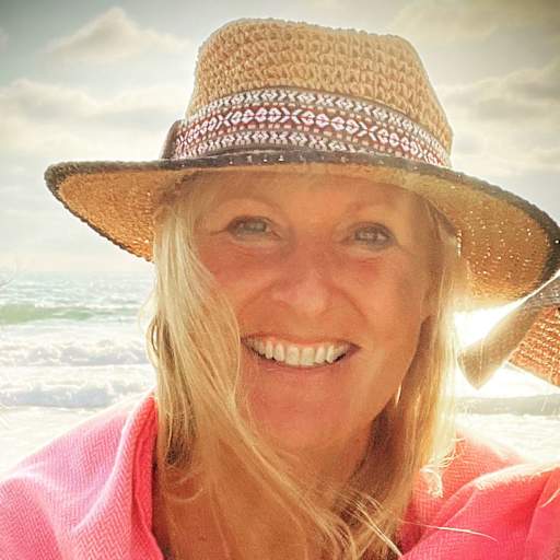 Profile image for pet sitter Love