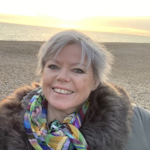 Profile image for pet sitter helen