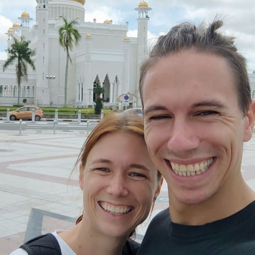 Profile image for pet sitters Dina & Adrian