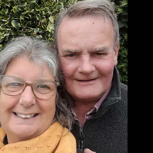 Profile image for pet sitters Therese & Brian