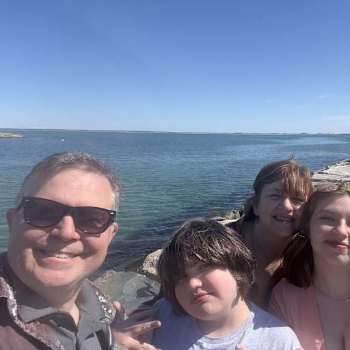 Profile image for pet sitters robyn & Scott