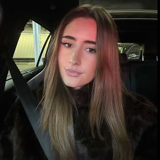 Profile image for pet sitter Aline