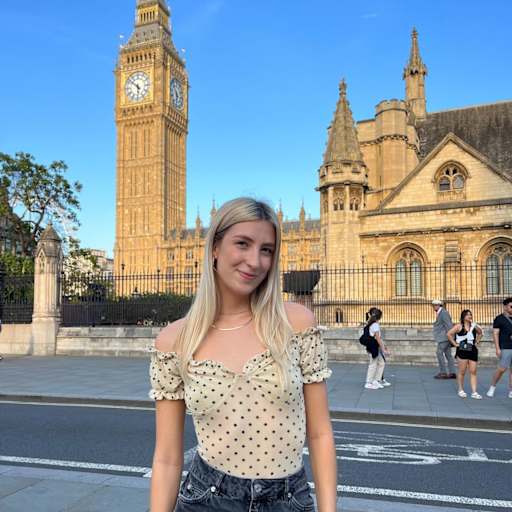 Profile image for pet sitter Chloe