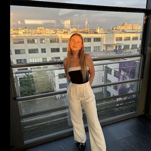 Profile image for pet sitter Laura