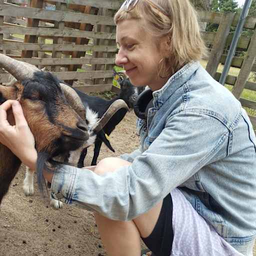 Profile image for pet sitter Melli