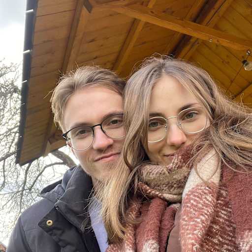 Profile image for pet sitters Jasmin & Tim