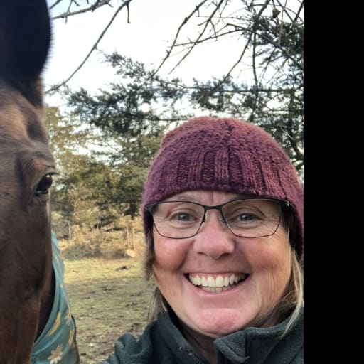 Profile image for pet sitter helen