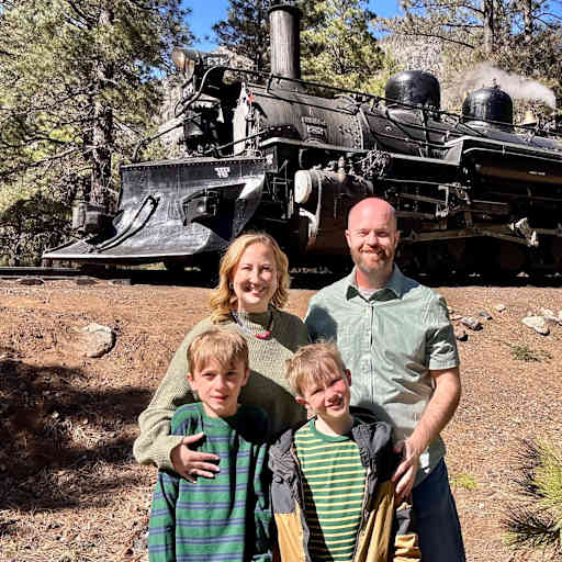 Profile image for pet sitters Marissa & David 